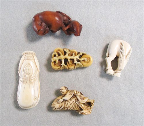 Lot 187 - A group of five netsuke, first half of the 20th century