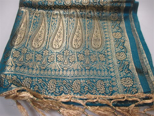 Lot 114 - A gold thread Zari brocade shawl