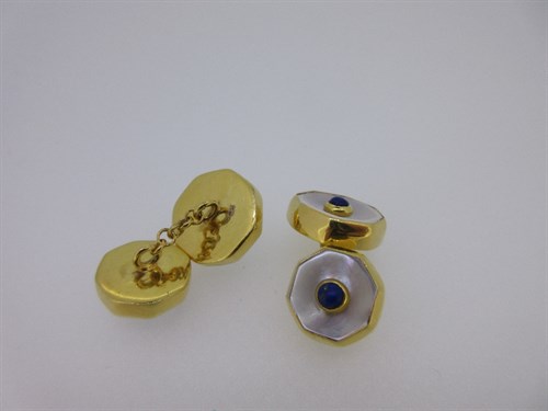 Lot 435 - A pair of mother-of-pearl and lapis lazuli double-ended cufflinks