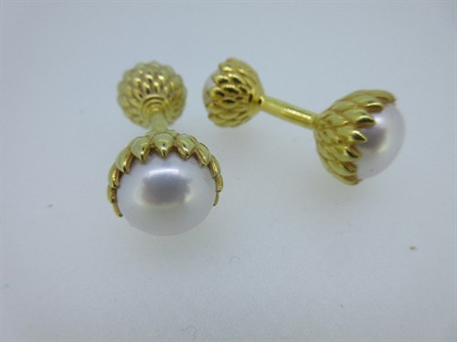 Lot 357 - A pair of contemporary double-ended cultured pearl cufflinks