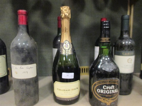 Lot 16 - Various bottles of port and wine to include...