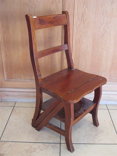 Lot 387 - Metamorphic library steps