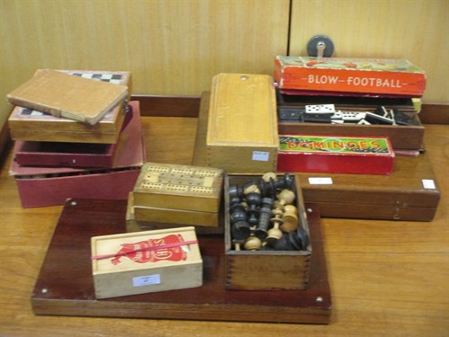 Lot 47 - A collection of 20th century board games to...