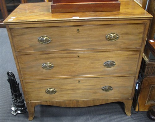 Lot 289 - A Regency mahogany three drawer chest, 90 x 46...