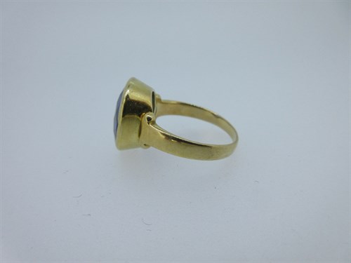 Lot 408 - A single stone synthetic sapphire ring