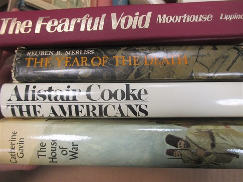Lot 417 - A large quantity of various book to include...