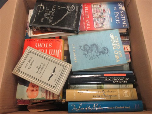 Lot 418 - A large quantity of various book to include...