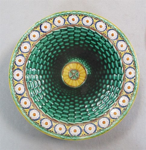 Lot 10 - A Wedgwood Majolica dessert service