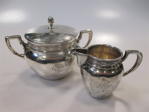 Lot 274 - A Continental standard sugar bowl and cover...