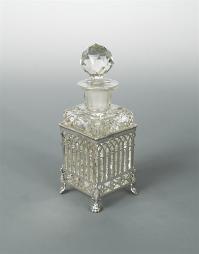 Lot 123 - A George V silver mounted cut glass condiment bottle