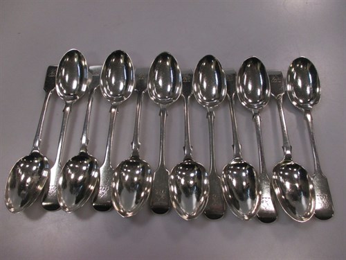 Lot 236 - 12 Victorian silver 'Fiddle' pattern dessert...