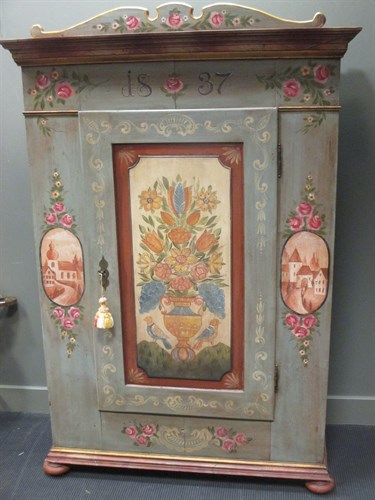Lot 508 - A 19th century style Bavarian cupboard with...