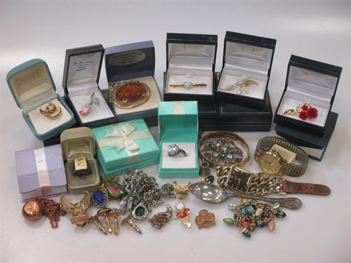 Lot 224 - A collection of silver and costume jewellery,...