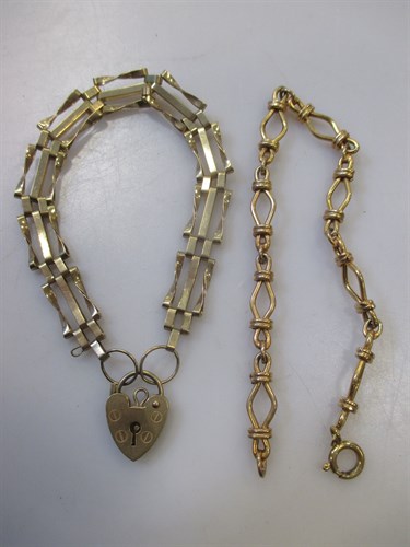 Lot 195 - A 9ct gold gate bracelet, and a 9ct gold fancy...
