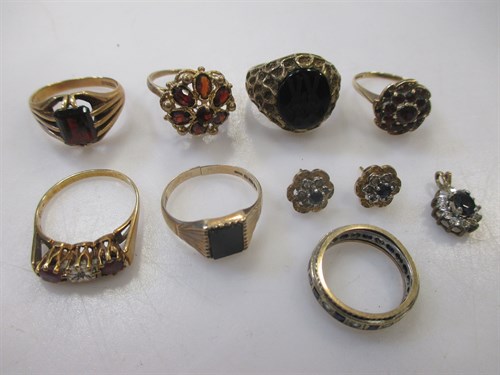 Lot 198 - Two 9ct gold cluster rings, a 9ct gold three...