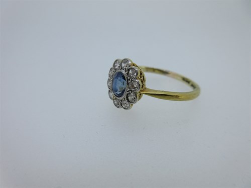 Lot 414 - A sapphire and diamond oval cluster ring