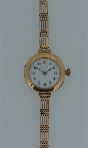 Lot 171 - An unsigned 9ct gold lady's wristwatch