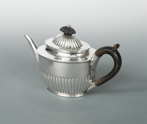Lot 94 - An Edward VII silver bachelor teapot