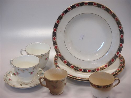 Lot 68 - A Royal Crown Derby part 'Ambassador' dinner...