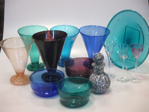 Lot 51 - Various 20th century soda glass plates,...