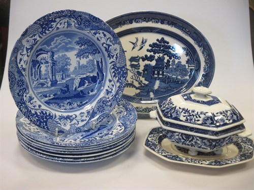 Lot 58 - A Copeland Spode's Italian part dinner service...