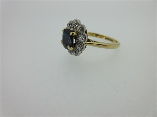 Lot 278 - A sapphire and diamond cluster ring