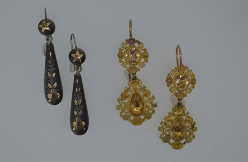 Lot 273 - A pair of yellow topaz and filigree earpendants together with a pair or tortoiseshell piqué work earpendants