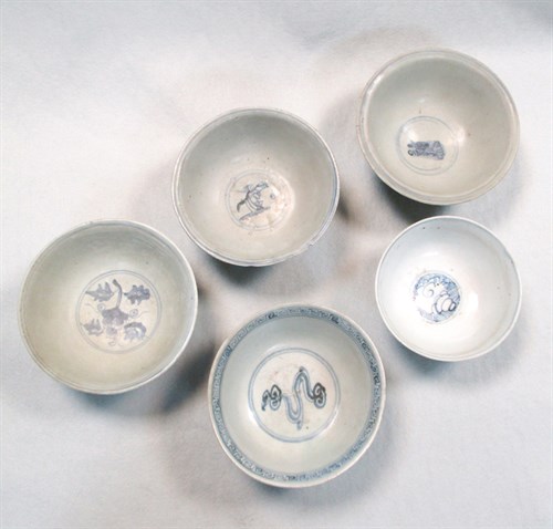 Lot 50 - A group of five blue and white bowls, Ming dynasty