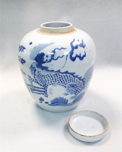 Lot 86 - A Kangxi jar and cover painted with qilin and phoenix