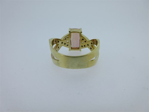 Lot 267 - A pink-orange topaz and diamond ring