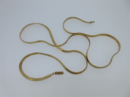 Lot 5 - An Italian 9ct gold flat curb link chain