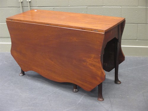 Lot 470 - An 18th century cuban mahogany drop leaf...
