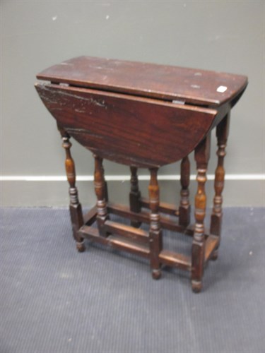 Lot 487 - A 17th century and later small oak gateleg...