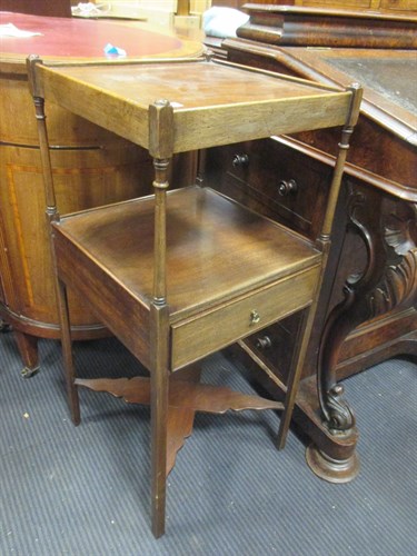 Lot 423 - A Regency mahogany two-tier washstand