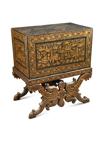 Lot 660 - An early 19th century Chinese Export black lacquer chest