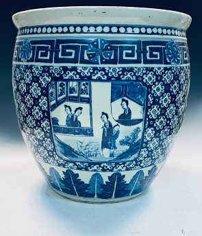 Lot 131 - A Qing Dynasty blue and white vase