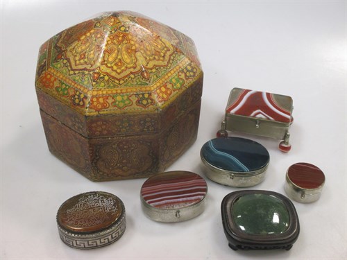 Lot 158 - Four small hardstone and trinket boxes, one...