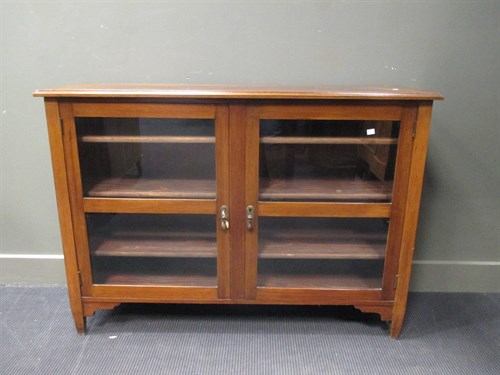 Lot 426 - A mahogany two door bookcase / cabinet 92 x...