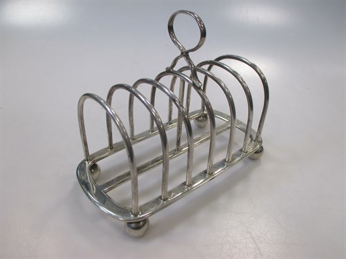 Lot 397 - An Edward VII silver toast rack