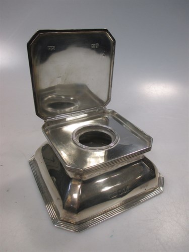 Lot 275 - A silver square section inkwell, by Mappin &...