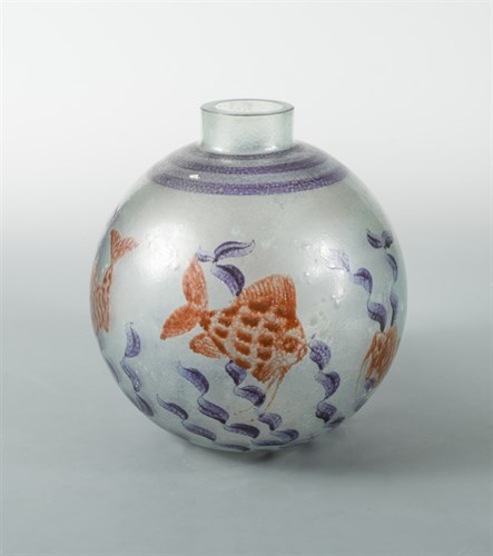 Lot 14 - An early 20th century enamelled glass vase