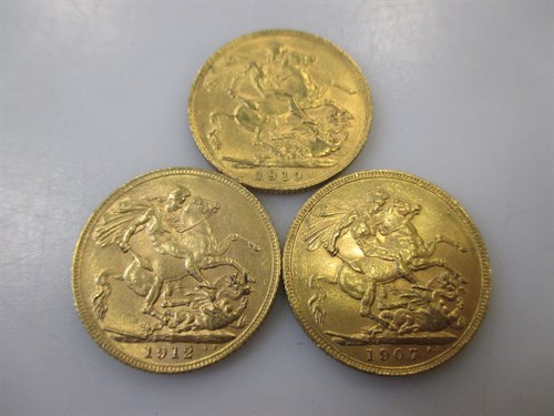 Lot 203 - Three gold sovereigns, 1907, 1910 and 1912 (3)