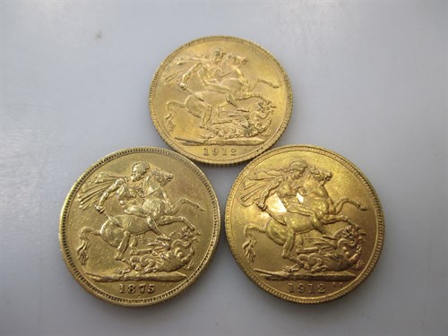 Lot 204 - Three gold sovereigns, 1875, and two 1912 (3)