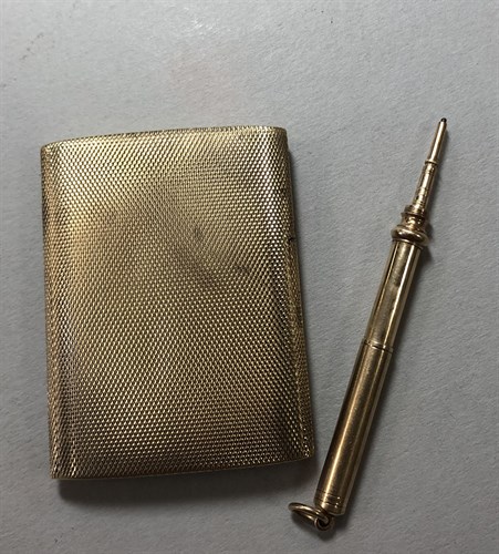 Lot 251 - A 9ct gold book match cover together with a 9ct gold propelling pencil