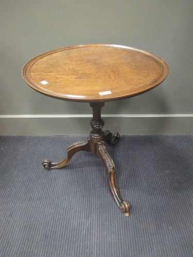 Lot 461 - An Edwardian mahogany tripod table and a Queen...