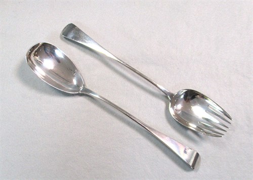 Lot 344 - A pair of George III silver salad servers
