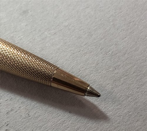 Lot 252 - Parker - A 9ct gold retractable ballpoint pen