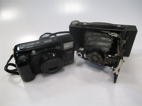 Lot 139 - Five various cameras, incluidng Haweye,...