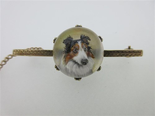 Lot 176 - An Essex crystal bar brooch depicting the head of a dog