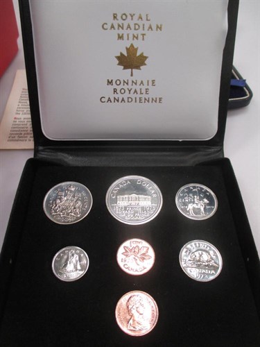 Lot 227 - A quantity of commemorative and other coinage,...